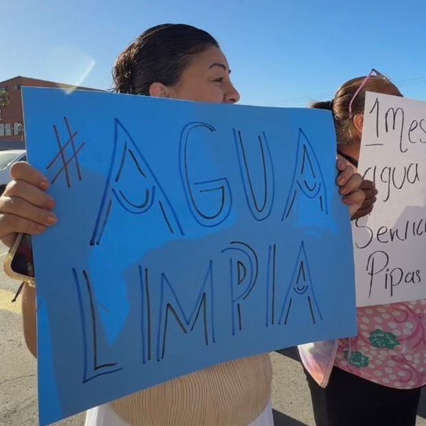 Vecinos Bloquean Acceso a Cespe en Ensenada por Falta de Agua Desde Hace Más de un Mes